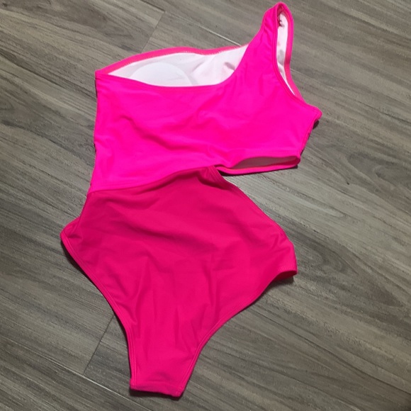 Bathing suite - Picture 4 of 5